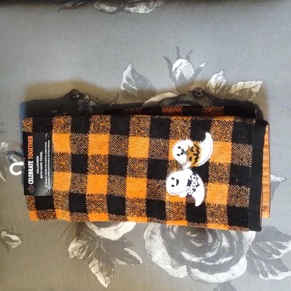 Halloween 👻 ghost hand towel